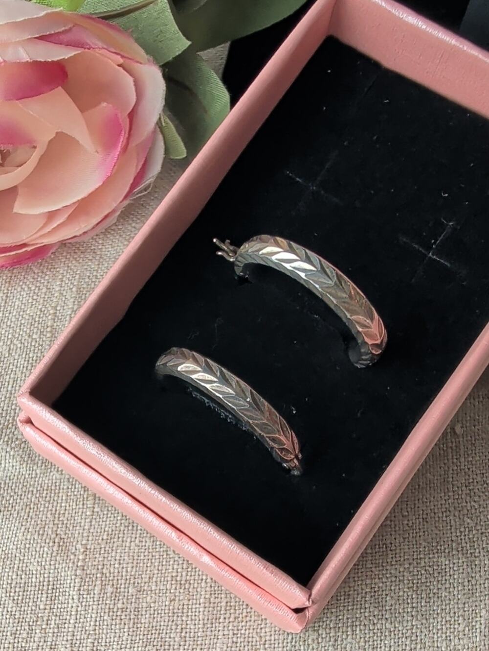925 Sterling Silver 10K Gold Accent Hoop Earrings Vintage Two Tone Leaf Carved